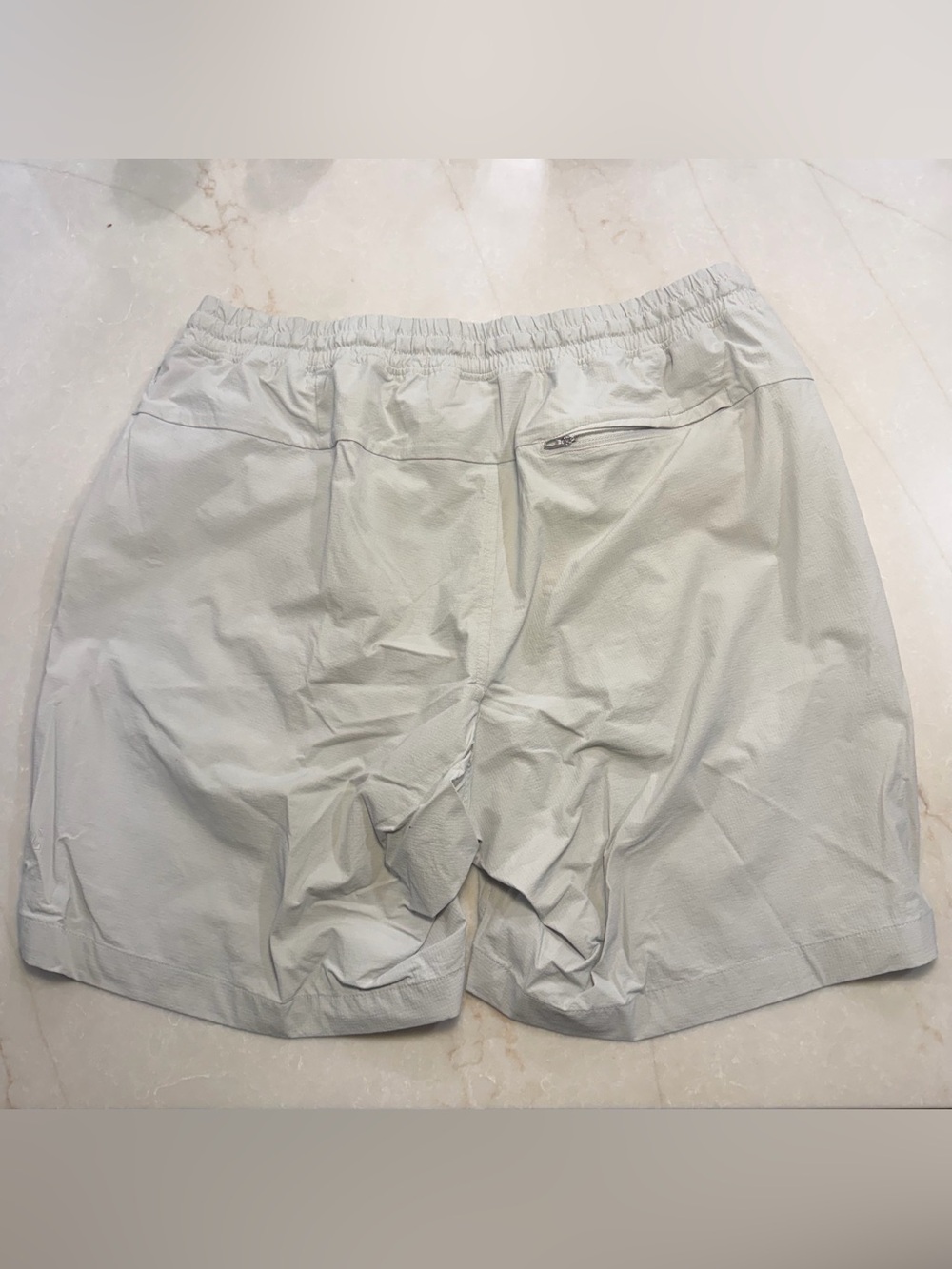 Lululemon Mens Bowline 8” Shorts Vapor Grey/White Size XL - Picture 2 of 5